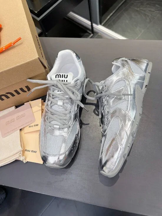 💯Authentic New Balance X Miu Miu 530 Sneakers - Picture 5 of 7